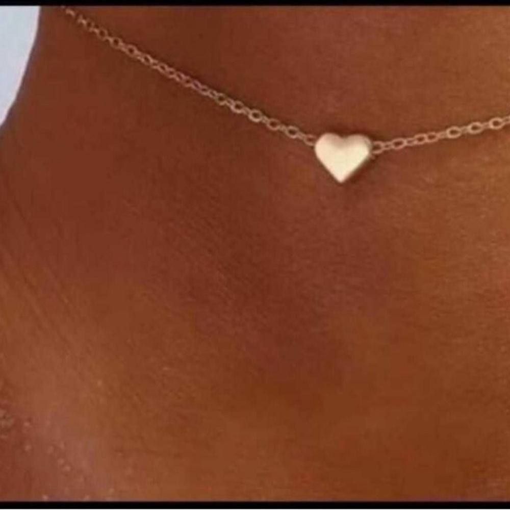 NWT Ankle Bracelet Gold Simple Heart-Shaped. It’s‎ 9” with over 2” extender